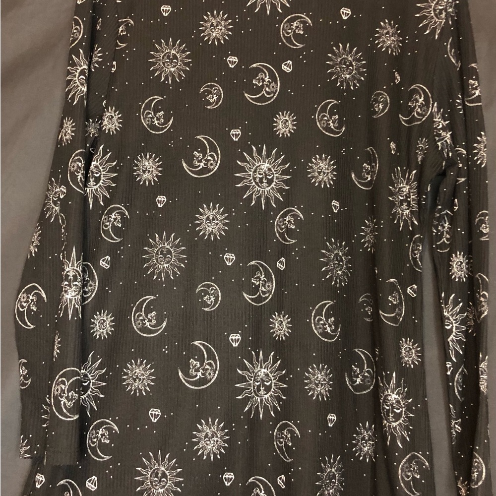 Yummy Soft Black and White Celestial Top size xl